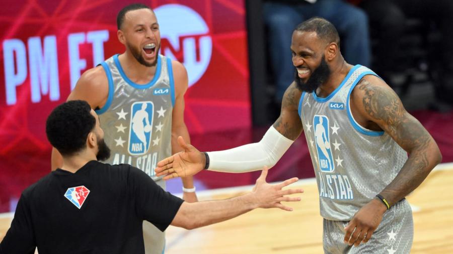 Stephen Curry Once Revealed That He Still Has A Signed Jersey LeBron James  Gave Him In College: "He Wrote It To Me, Called Me The King Of Basketball  In North Carolina." |