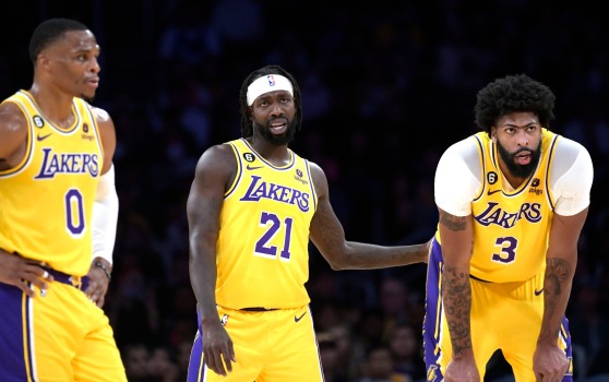 Lakers trying to keep focus for season opener