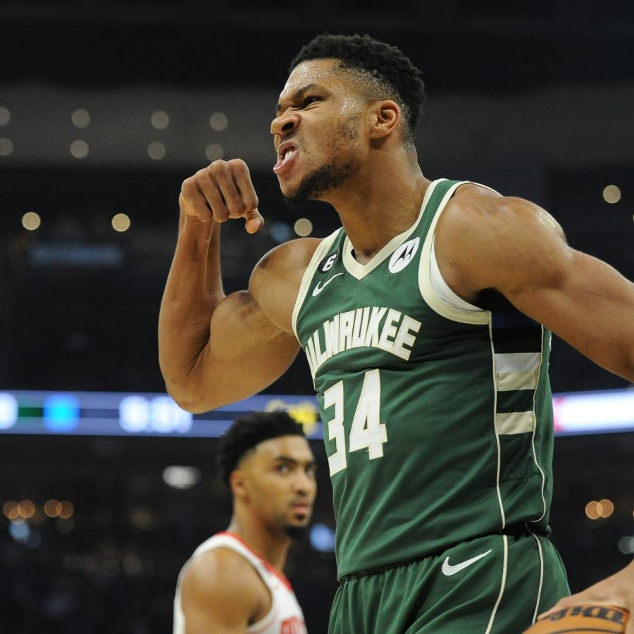 VIRAL: Giannis Antetokounmpo's Ridiculous Dunk In Rockets-Bucks Game - Fastbreak on FanNation