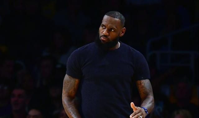 Darvin Ham: Lakers will be 'as cautious as possible' with LeBron James