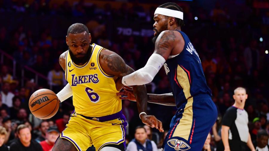 Lakers Fans React After LeBron James Has First Injury Scare Of The Season: "I'm Ready To Give You My Foot, Bro." | Yardbarker