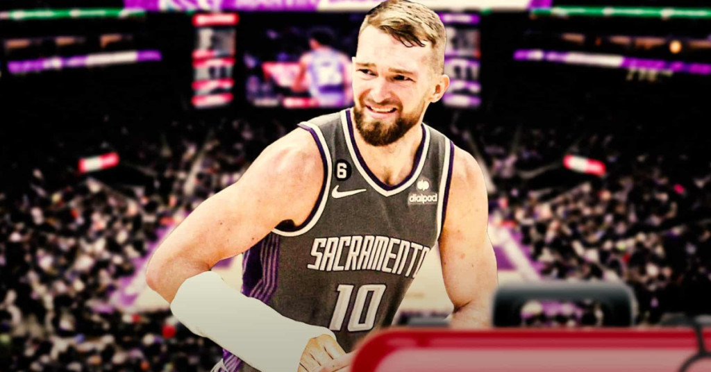 kings-news-domantas-sabonis-dealing-with-worrying-hand-injury (1)