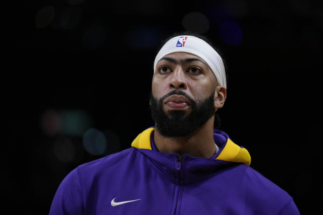 Anthony Davis reportedly out at least a month for Lakers with foot injury