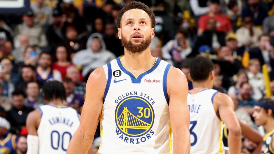 Steph Curry injury update: Warriors star leaves team's loss to Pacers, will  get MRI on shoulder - CBSSports.com