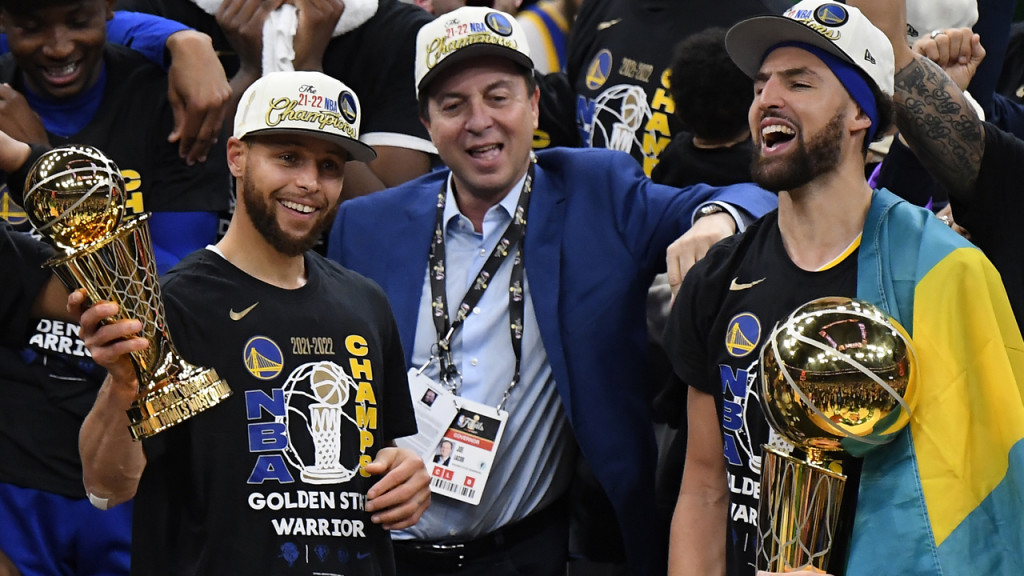 steph-curry-joe-lacob-klay-thompson-GettyImages-1241355934