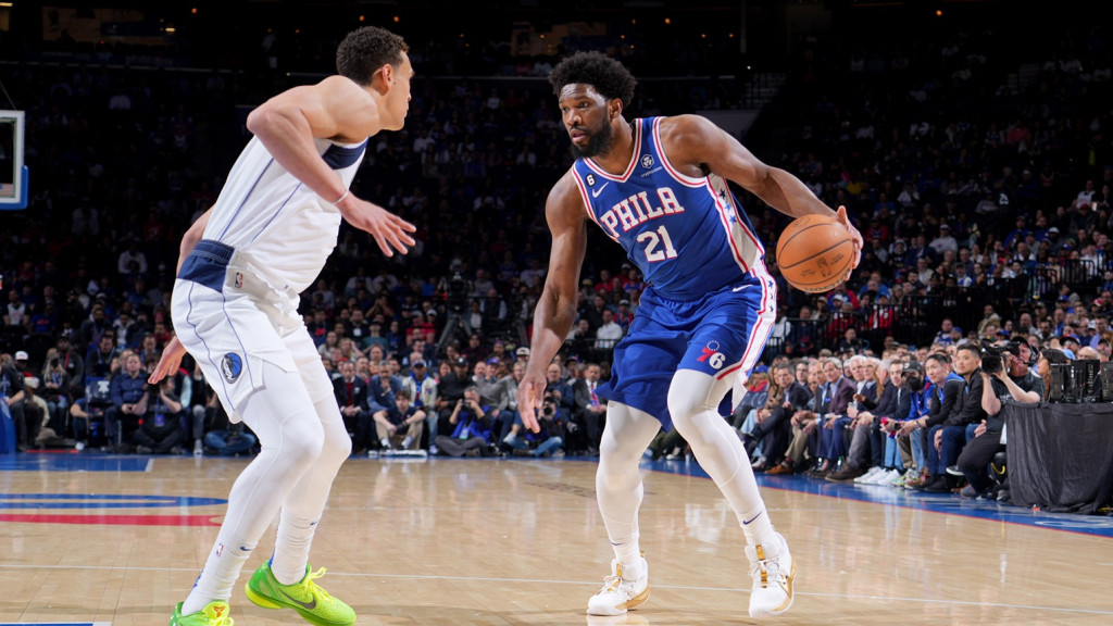 Joel-Embiid-Dwight-Powell-Sixers-Win-Getty-Images