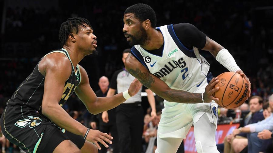 Mavericks' Kyrie Irving gets fan ejected during game vs Hornets | Fox News