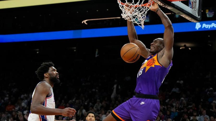 Bismack Biyombo helps Suns beat Sixers