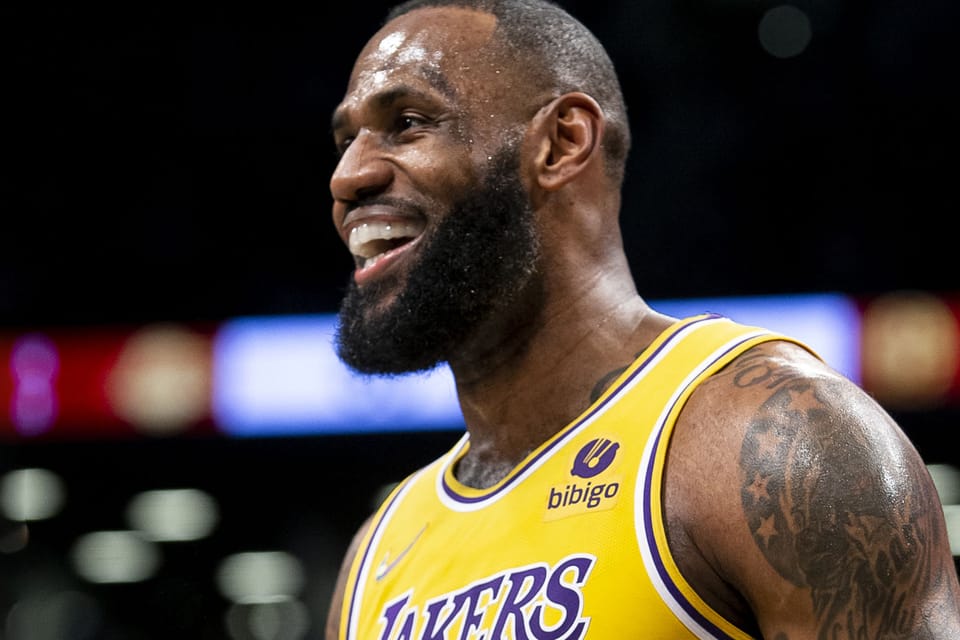 https___hypebeast.com_image_2022_03_lebron-james-passes-karl-malone-scoring-list-no-2-los-angeles-lakers-news-000