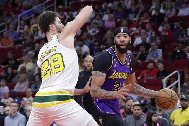 Davis has 40, James a triple-double as Lakers beat Rockets