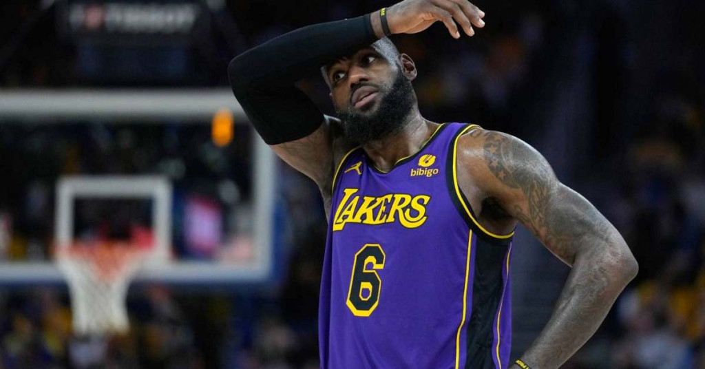 lakers_lebron_james_ca_ap_23125120647571_0504 (1)