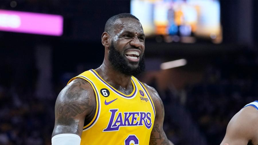 LeBron James' turnover baffles Lakers fans as NBA referees use 'rare' 5- second rule that they've 'never seen called' | The US Sun