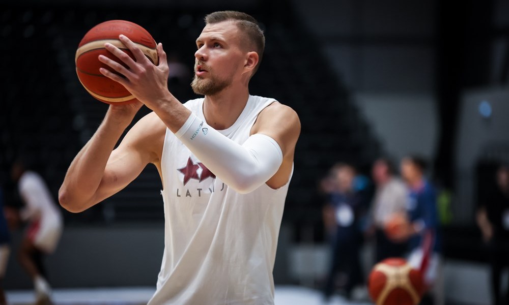 porzingis-free-throws-shirt-fiba-2022