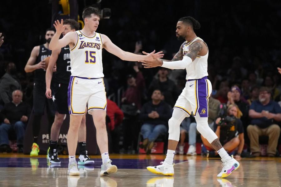 D'Angelo Russell says people discredit Austin Reaves because of his skin  color - Lakers Daily