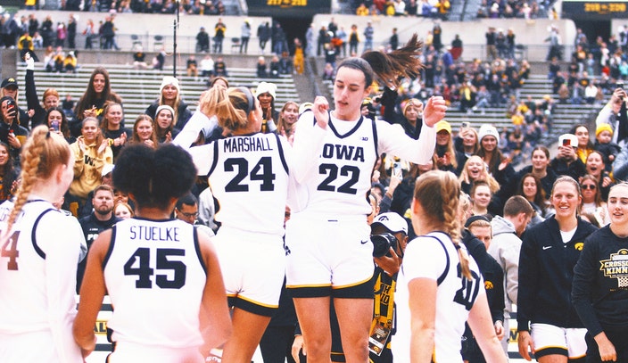 Iowa's Caitlin Clark records triple-double in front of record 55,646 fans |  FOX Sports