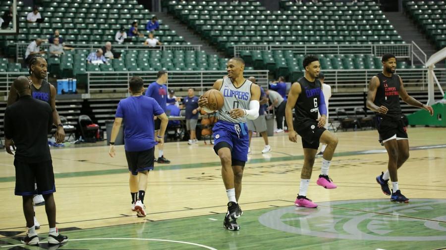 Healthy' Clippers begin training camp in Hawaii