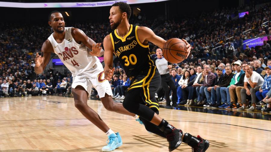 NBA: Steph Curry's 30-point tally not enough as Golden State Warriors fall  short against Cleveland Cavaliers - TNT Sports