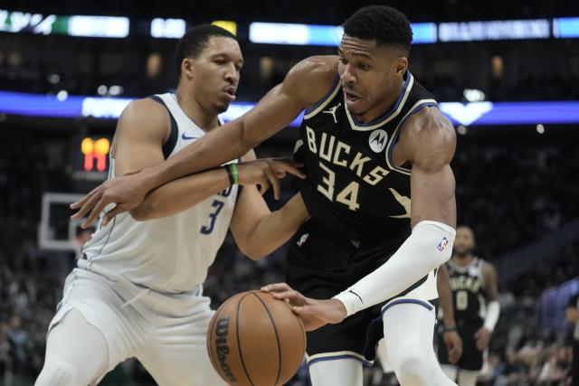 Antetokounmpo scores 40 as Bucks top Mavericks 12-125