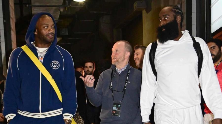 LOOK: James Harden awkwardly arrives in the Clippers' locker room,  interacts with Russell Westbrook - CBSSports.com