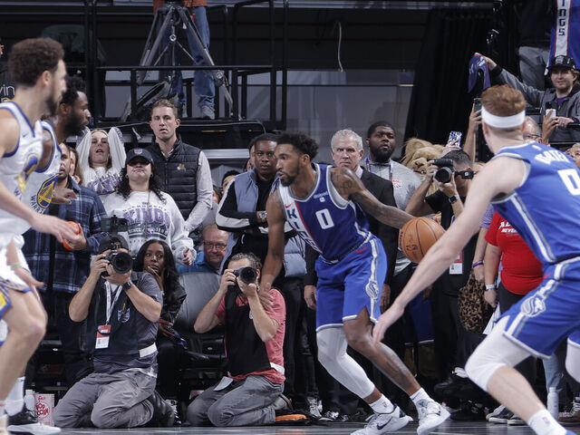 Monk's late basket leads Kings past Warriors to win In-Season Tournament group | theScore.com